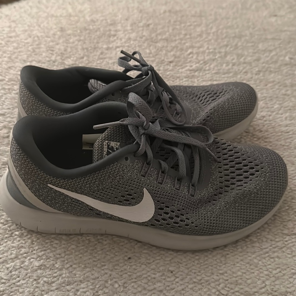 Nike women’s free runs - size 6.5